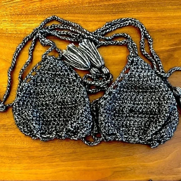 SHIMMERING CROCHETED SILVER BIKINI - Picture 6 of 9
